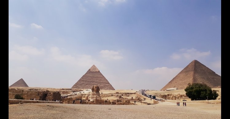 Giza pyramids & Egyptian museum day tour from Hurghada